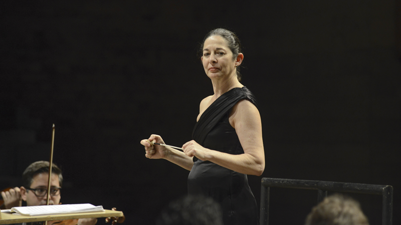 Claudia Feres